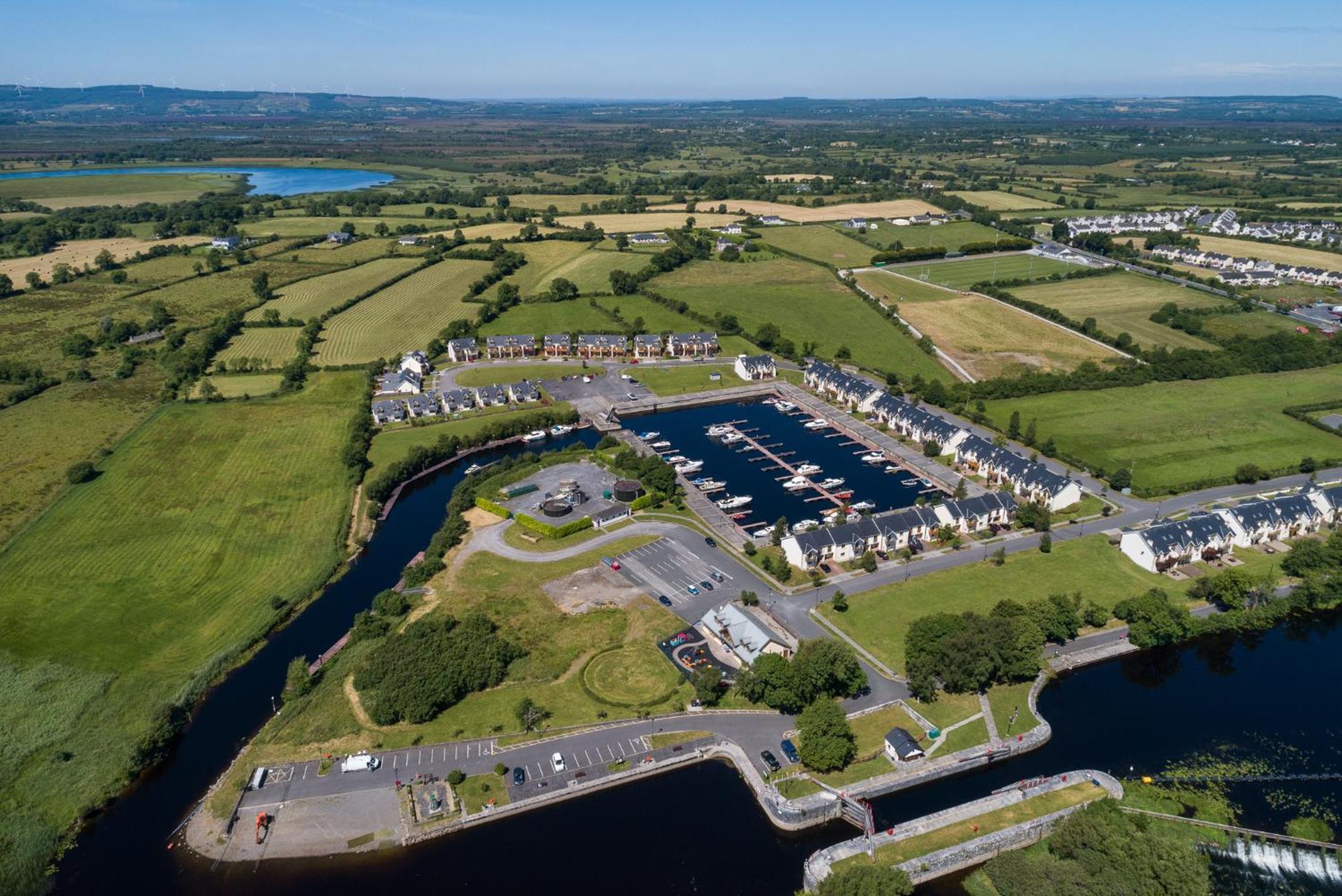 Shannonside - Stylish 5 Bed Marina Home & 40Ft Mooring Termonbarry ภายนอก รูปภาพ
