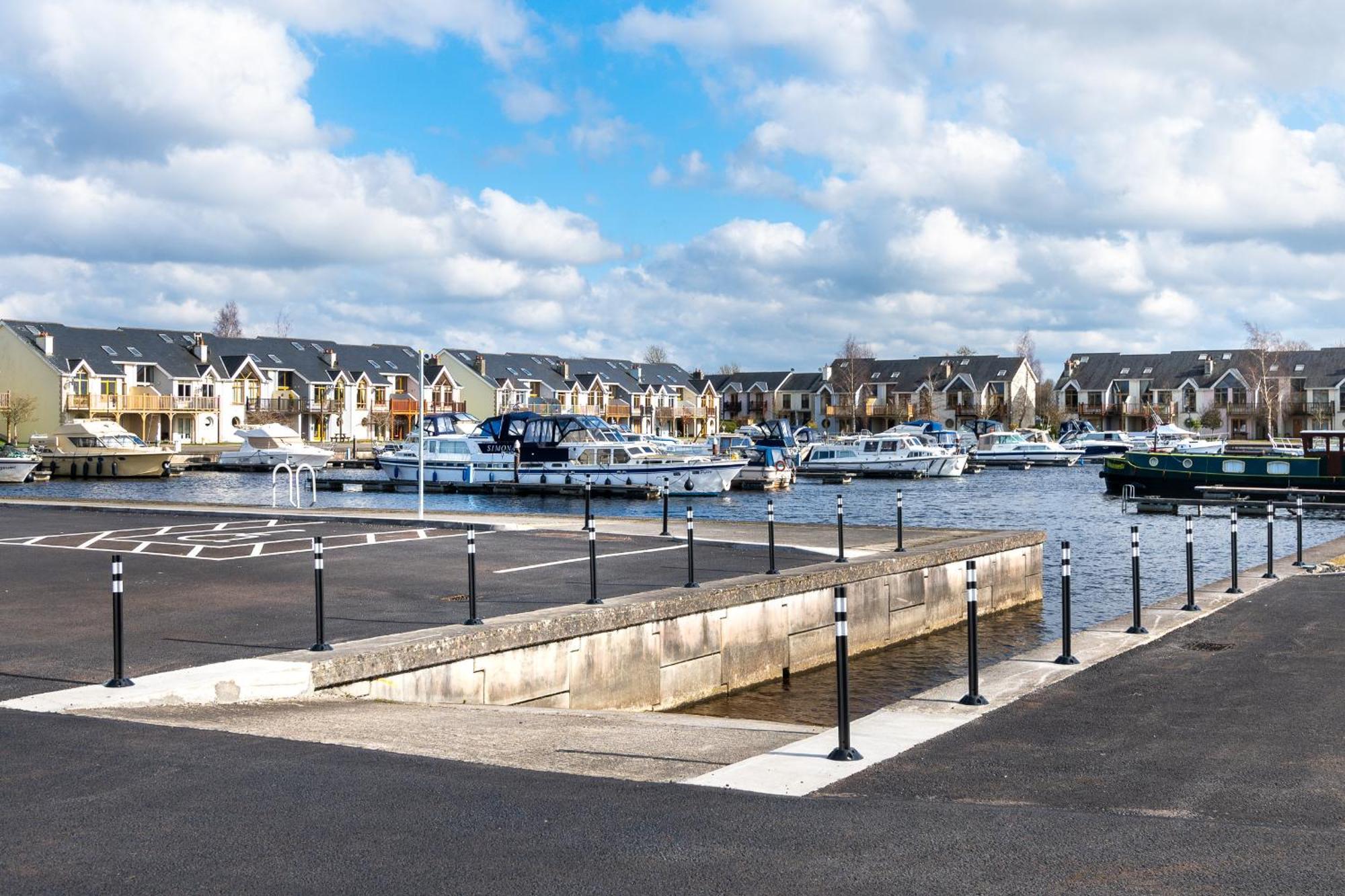 Shannonside - Stylish 5 Bed Marina Home & 40Ft Mooring Termonbarry ภายนอก รูปภาพ