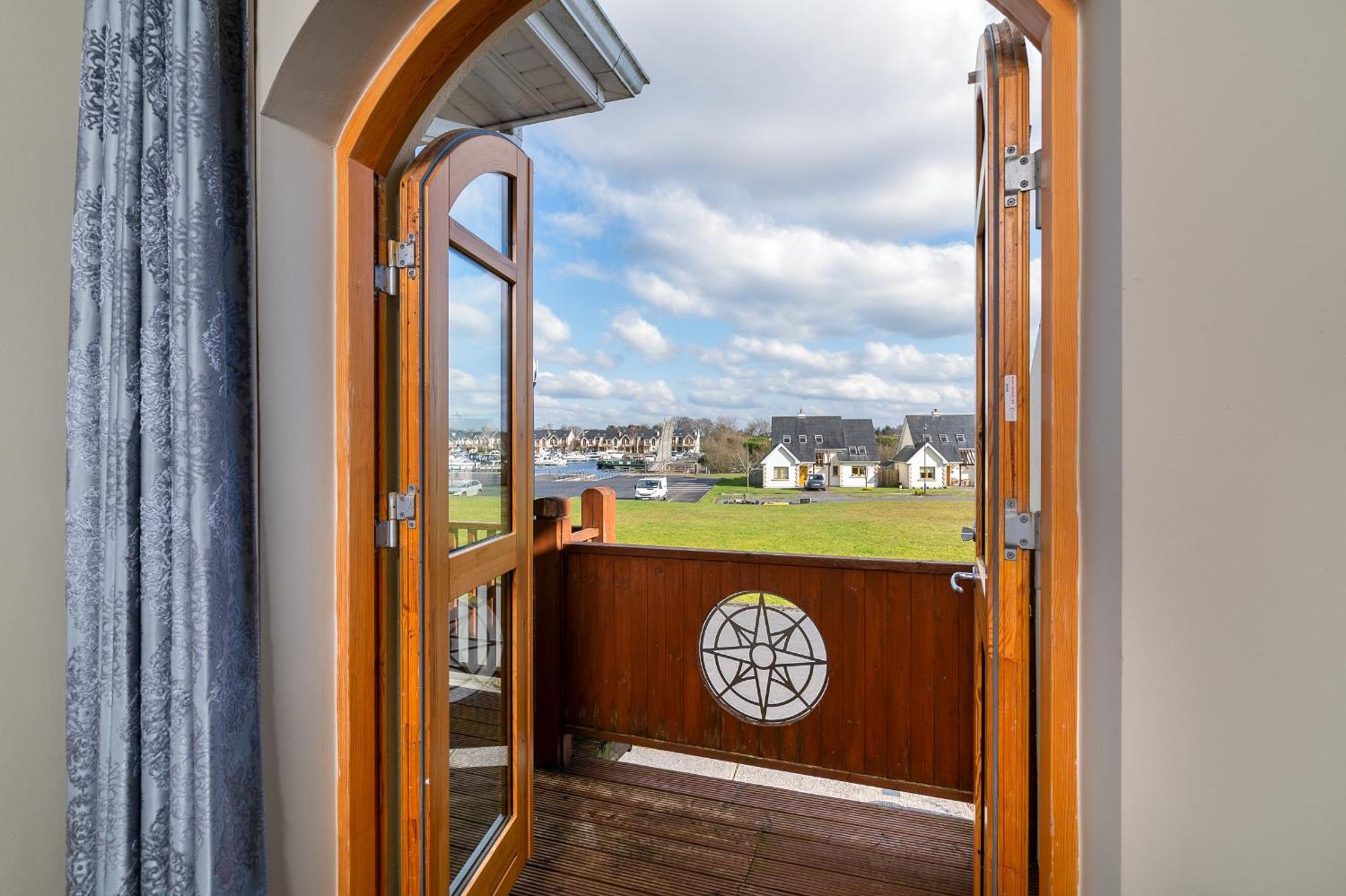 Shannonside - Stylish 5 Bed Marina Home & 40Ft Mooring Termonbarry ภายนอก รูปภาพ