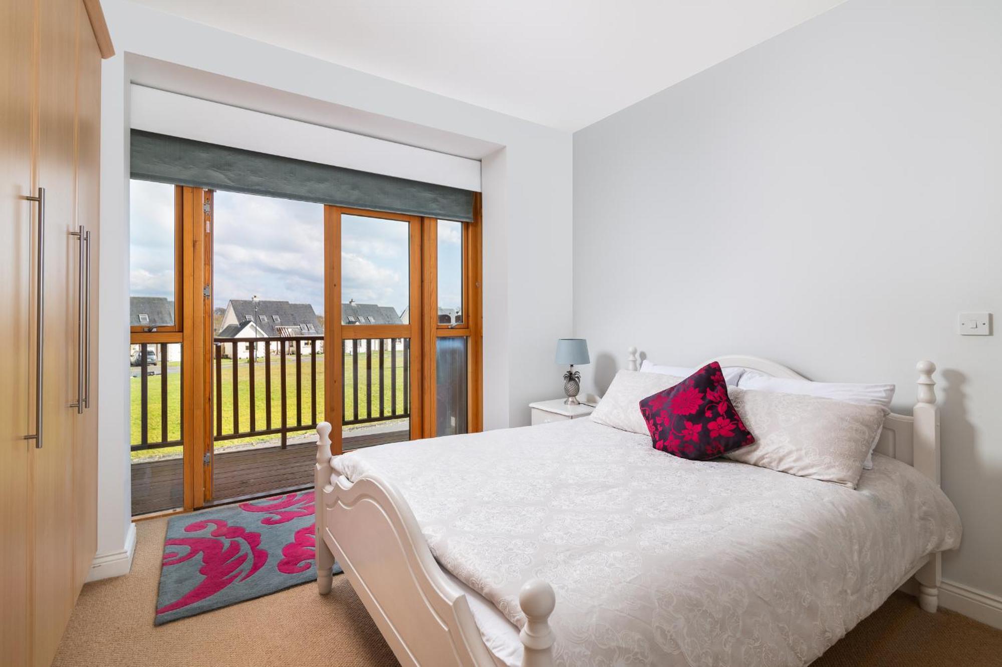 Shannonside - Stylish 5 Bed Marina Home & 40Ft Mooring Termonbarry ภายนอก รูปภาพ
