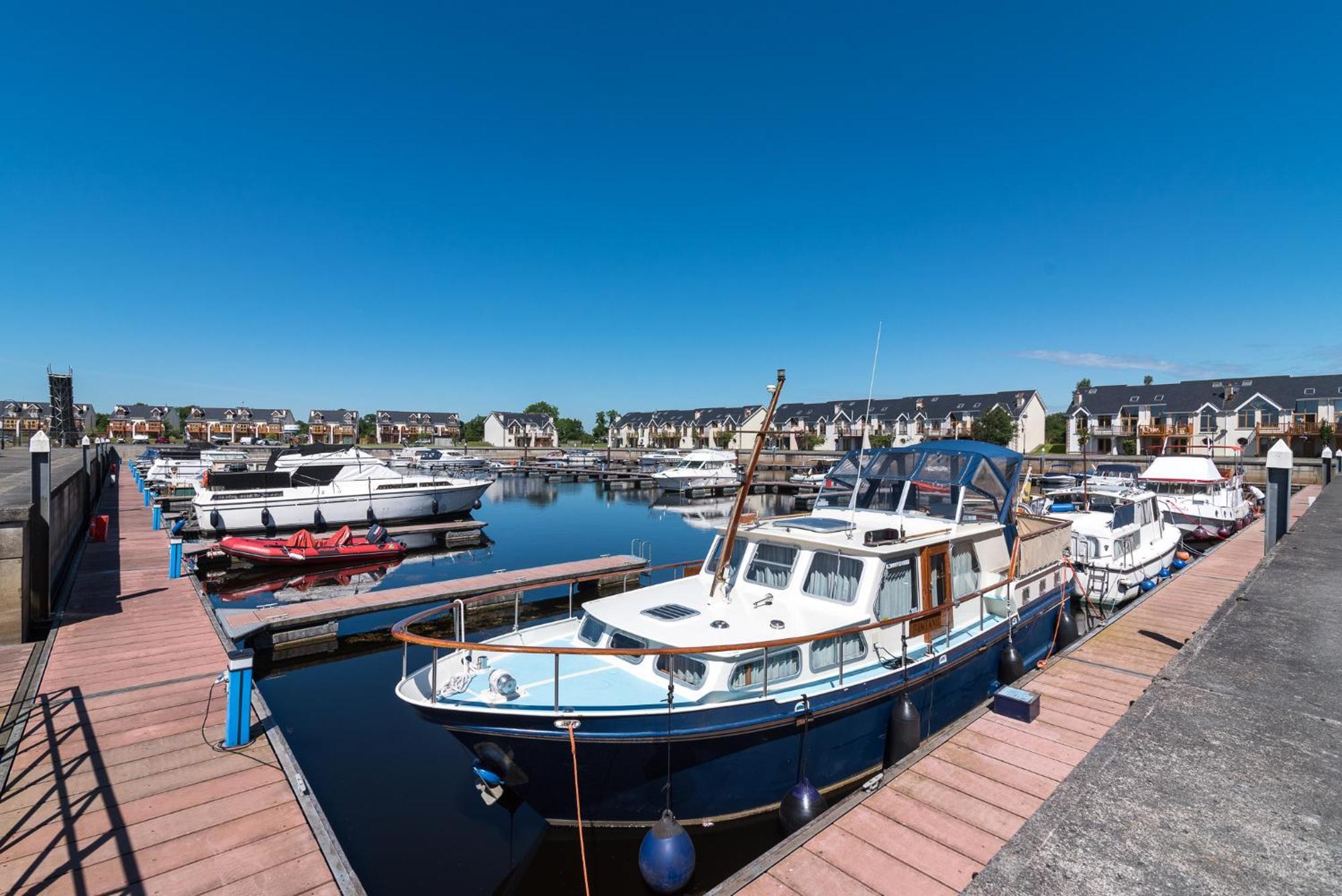 Shannonside - Stylish 5 Bed Marina Home & 40Ft Mooring Termonbarry ภายนอก รูปภาพ