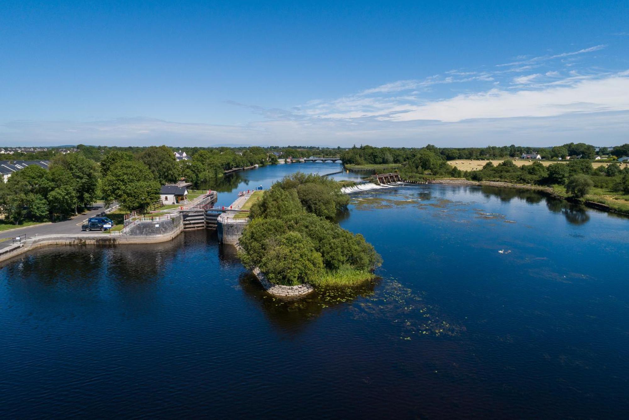 Shannonside - Stylish 5 Bed Marina Home & 40Ft Mooring Termonbarry ภายนอก รูปภาพ